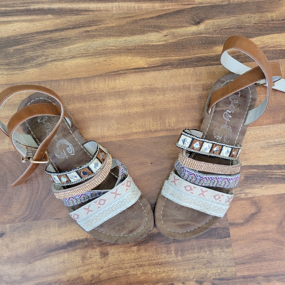 VeryG Gladiator Sandals with Aztec design. Worn once. Size 7.5 - Picture 2 of 4